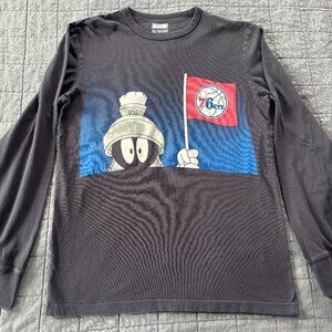 Tailgate NBA 76ers x Looney Tunes Marvin the Martian long sleeve tee Men's‎ XS